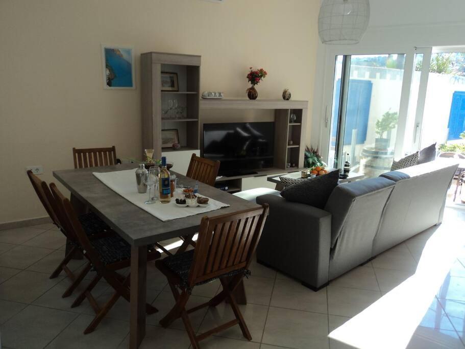 The Getaway Appartement Agia Marina Buitenkant foto