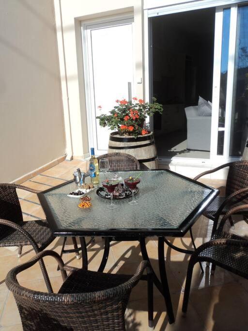 The Getaway Appartement Agia Marina Buitenkant foto